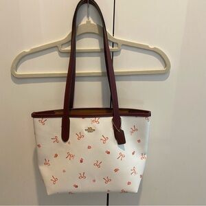 Coach White Tote With Bow Print